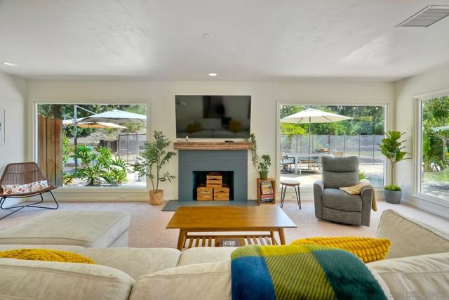 11668 Altoona Dr, El Cajon CA: https://media.crmls.org/mediaz/f252d208-c512-41b6-8eb7-6b1050fd96a8.jpg