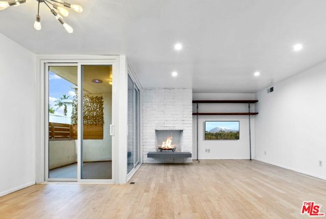 1807 Camden Avenue, Los Angeles CA: https://media.crmls.org/mediaz/f252e3e3-cbbc-481c-a490-3e5d07feb802.jpg