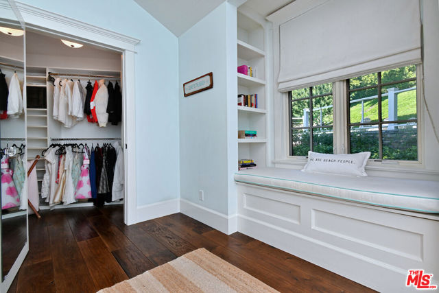 Image 40 of 55 For 3640 Longridge Avenue