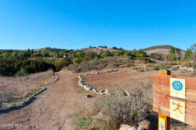 2743 Rustic Glen Drive, Thousand Oaks CA: https://media.crmls.org/mediaz/f2538536-4f47-43b9-8c99-620e24f10e70.jpg