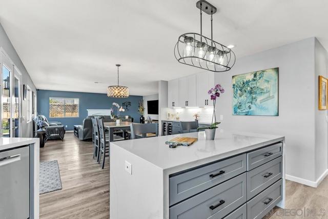 4252 Alta Vista Court, Oceanside CA: https://media.crmls.org/mediaz/f2538e20-e3fa-4e02-aded-3e43adf1670b.jpg