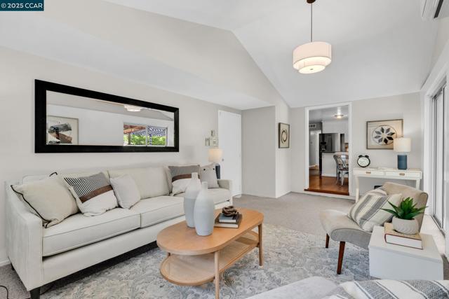 240 CASTLE GLEN ROAD, Walnut Creek CA: https://media.crmls.org/mediaz/f2544793-969d-4831-b448-892b2a43c89f.jpg