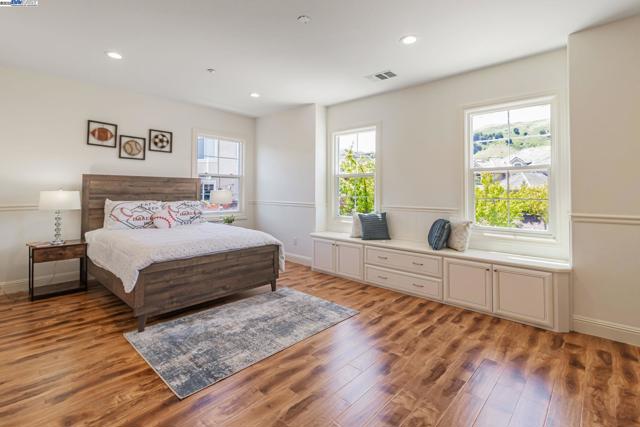 548 Wycombe Ct, San Ramon CA: https://media.crmls.org/mediaz/f2545840-3e71-4a0e-9668-8a3a96d2959c.jpg