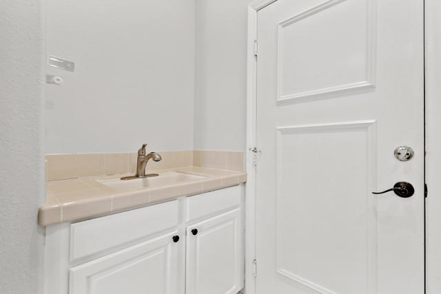 2450 Quincy Way, Palm Springs CA: https://media.crmls.org/mediaz/f254841a-5dba-4654-a87f-2e7e512f5124.jpg