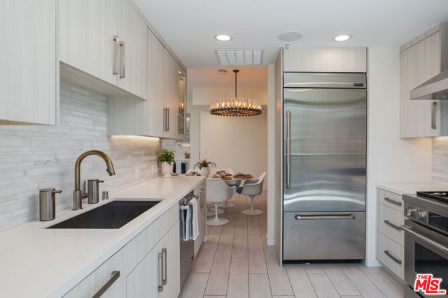 10490 Wilshire Boulevard, Los Angeles CA: https://media.crmls.org/mediaz/f254d1bd-d143-41f8-8aca-11fe78d3a036.jpg