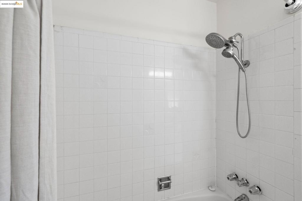 https://media.crmls.org/mediaz/f254d817-c49d-4f87-8f24-773dfce2411f.jpg?preset=X-Large