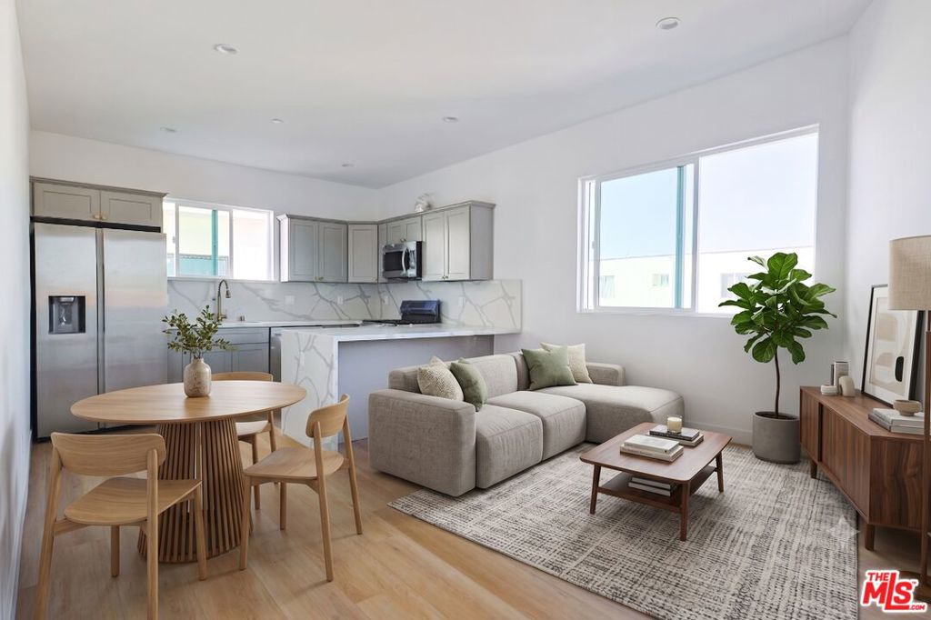 1/2 Carmona Avenue