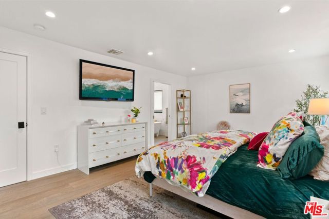 3134 Granville Avenue, Los Angeles CA: https://media.crmls.org/mediaz/f2564bc3-2c07-4c33-8535-8fca0facf04b.jpg