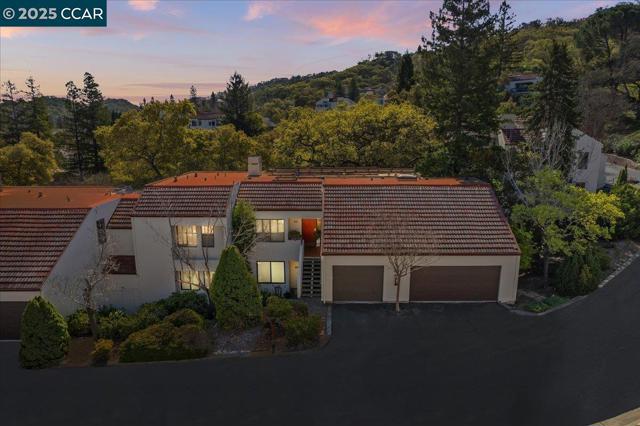 3800 Terra Granada Dr, Walnut Creek CA: https://media.crmls.org/mediaz/f25675da-deb3-47cf-b143-0daa67b23f69.jpg