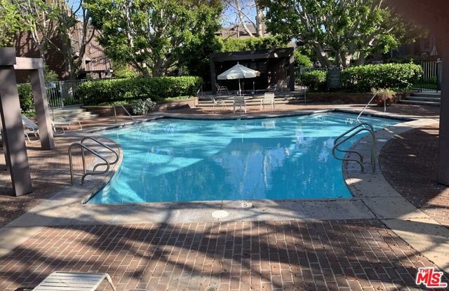 4561 Alla Road, Marina del Rey CA: https://media.crmls.org/mediaz/f256968a-56df-4711-b160-7072497c8b0b.jpg