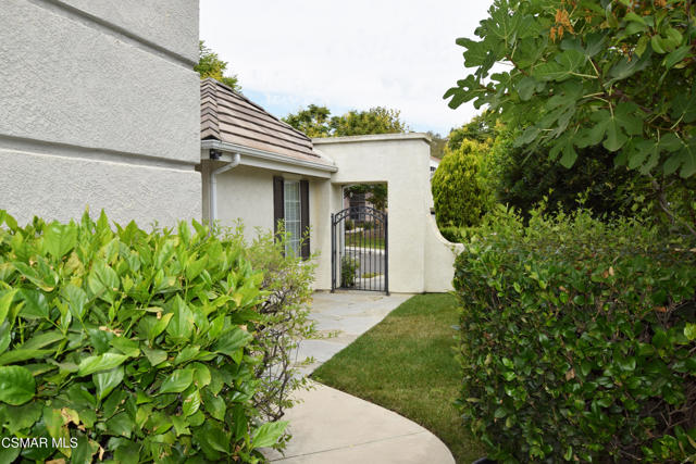 2324 Solway Court, Thousand Oaks CA: https://media.crmls.org/mediaz/f2569979-3e39-4956-86b1-1f9c16413e03.jpg