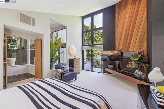 391 Oak Ln, Pleasanton CA: https://media.crmls.org/mediaz/f256c3d1-82be-42ba-8556-22211fe07949.jpg