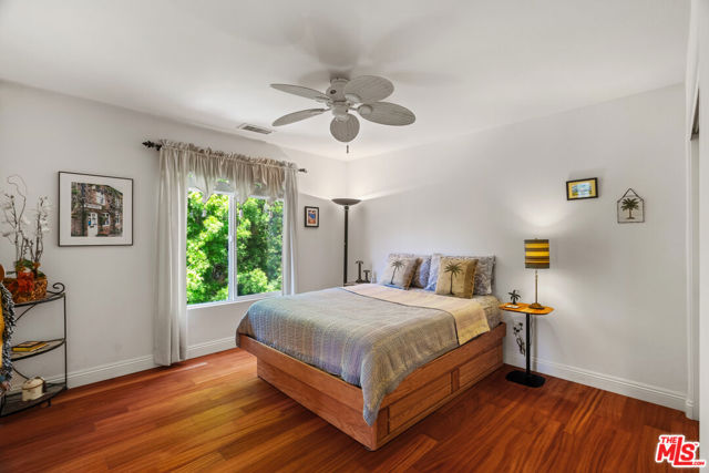 2321 Sunny Point Street, Thousand Oaks CA: https://media.crmls.org/mediaz/f256e1cb-72d2-419a-b969-d5fde8c1964e.jpg