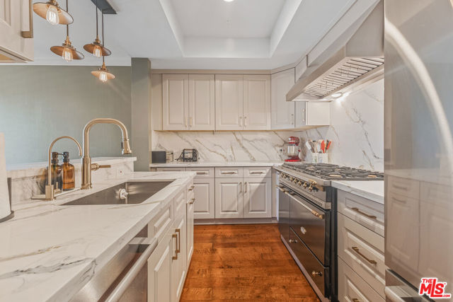 12115 San Vicente Boulevard, Los Angeles CA: https://media.crmls.org/mediaz/f256f08a-bdef-44ab-be80-886a778a09b0.jpg