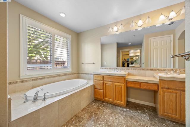 2132 Gold Poppy St, Brentwood CA: https://media.crmls.org/mediaz/f2573185-2f89-4b21-a2f9-5d0f9aedde73.jpg