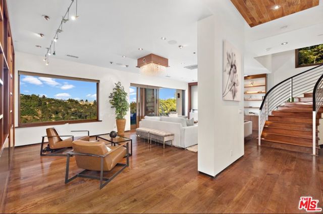 1018 Stradella Road, Los Angeles CA: https://media.crmls.org/mediaz/f257433e-4e2a-435c-89e4-37ff33af1d02.jpg