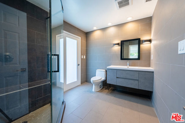 3650 Sapphire Drive, Encino CA: https://media.crmls.org/mediaz/f25743c0-2da6-474e-b9eb-c6b001db6b28.jpg