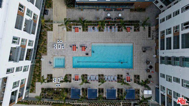 5075 Camino De La Siesta, San Diego CA: https://media.crmls.org/mediaz/f25976b1-8e6c-44c1-ad09-77dcc9b801c5.jpg
