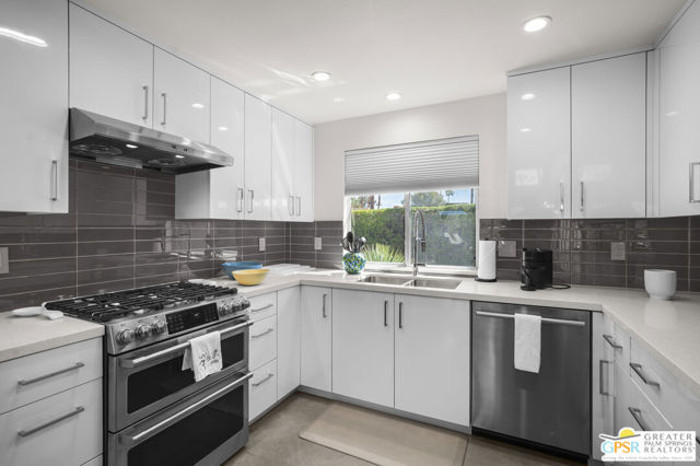 671 Dunes Court, Palm Springs, CA 92264
