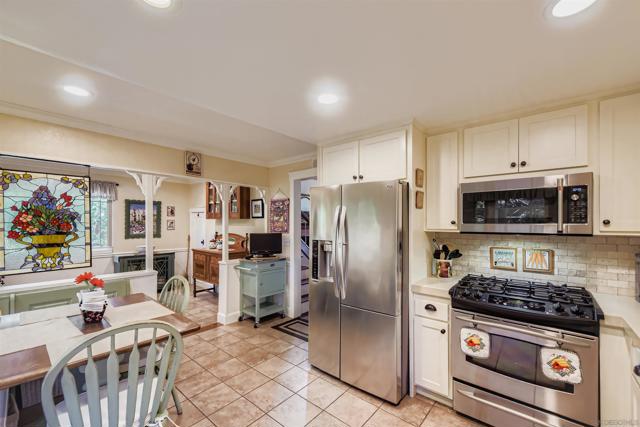 5150 Abuela Dr, San Diego CA: https://media.crmls.org/mediaz/f25a89e5-1b5b-4fac-9f36-dce9c677be34.jpg