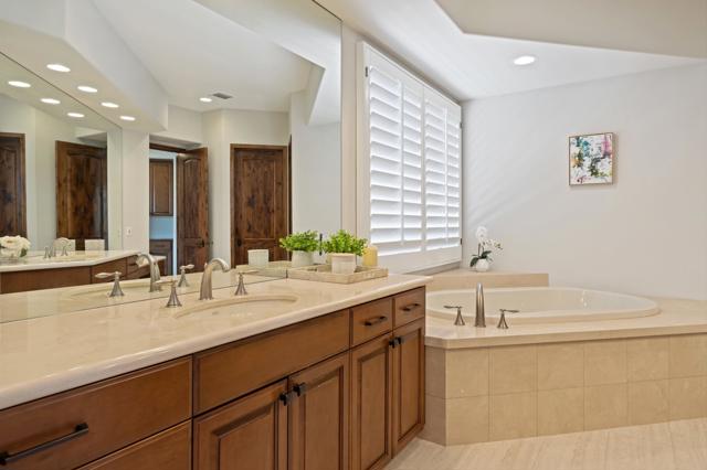 81080 Shinnecock, La Quinta CA: https://media.crmls.org/mediaz/f25ad63c-04df-48ed-8950-ad68331e5550.jpg