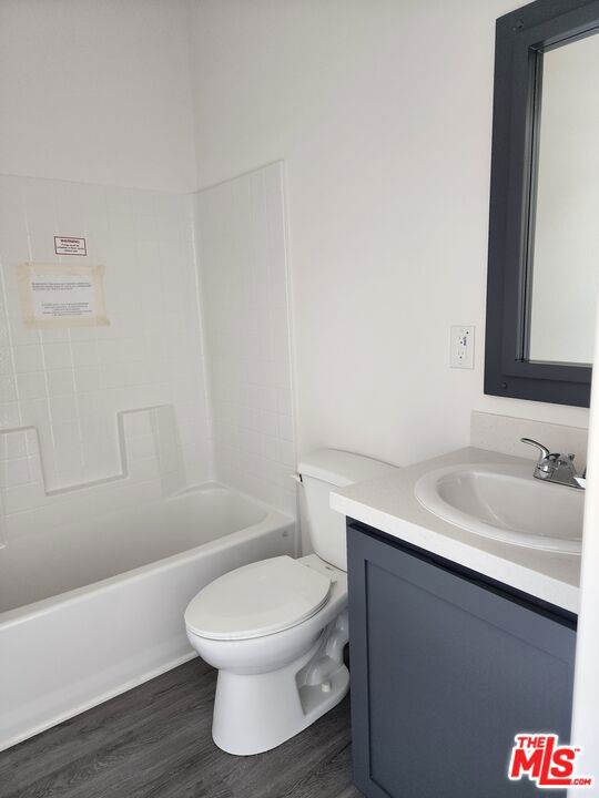 17650 Grand Avenue, Lake Elsinore CA: https://media.crmls.org/mediaz/f25b0ab6-c432-4f5e-9903-438f91c8727a.jpg