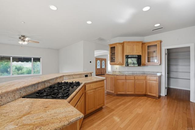 Detail Gallery Image 11 of 74 For 2596 Green Canyon Rd, Fallbrook,  CA 92028 - 4 Beds | 2/1 Baths