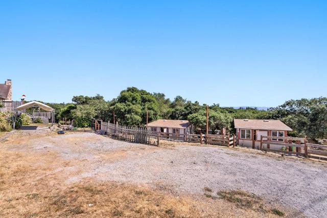 19250 Reavis Way, Salinas CA: https://media.crmls.org/mediaz/f25c0e56-48a8-40a3-992a-a24810d1ea25.jpg