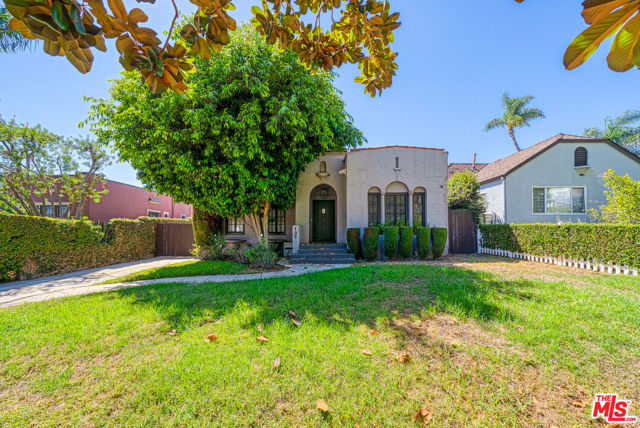 107 S Lucerne Boulevard, Los Angeles CA: https://media.crmls.org/mediaz/f25c2cff-69c7-4ca9-b0e6-088fa358f887.jpg