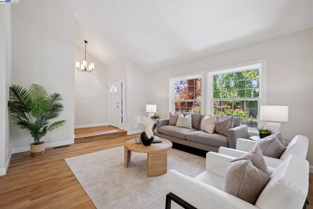7467 Sundrop Ct, Pleasanton CA: https://media.crmls.org/mediaz/f25c746e-e94d-4644-ab50-e6abf0047569.jpg