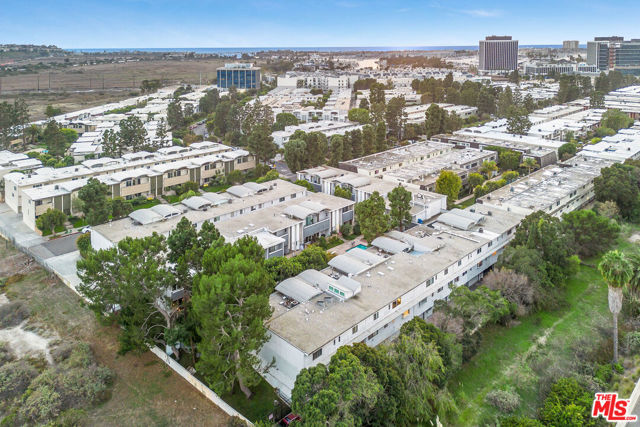 4804 La Villa Marina, Marina del Rey CA: https://media.crmls.org/mediaz/f25d7111-b211-4182-b65e-d9c33e757a11.jpg