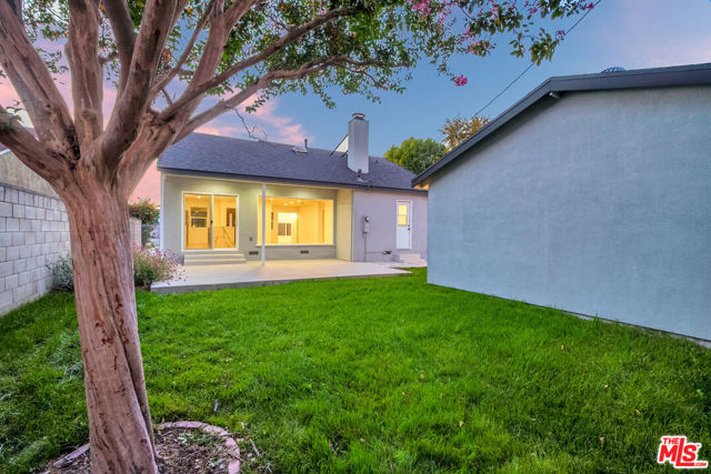 5822 Saloma Avenue, Sherman Oaks CA: https://media.crmls.org/mediaz/f25ec144-4231-4768-921d-d533ff64573b.jpg
