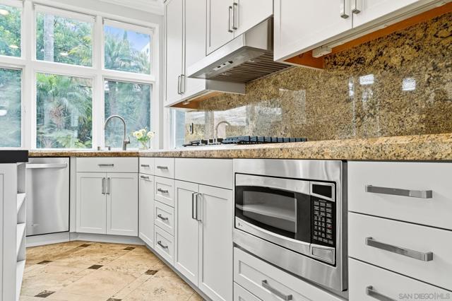 9703 Keeneland Row, La Jolla CA: https://media.crmls.org/mediaz/f25ee8aa-bf5b-4b87-915c-c2118ea0cc28.jpg