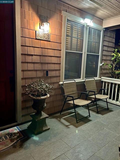 2036 Serra Ln, Hercules CA: https://media.crmls.org/mediaz/f25eea35-5f44-41b9-962c-2bcf15bd723b.jpg