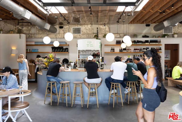 4002 W Adams Boulevard, Los Angeles CA: https://media.crmls.org/mediaz/f25f2448-2213-4a7c-a4ce-dc09e8e37ad3.jpg