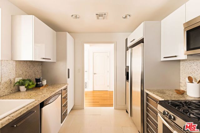 325 Arnaz Drive, Los Angeles CA: https://media.crmls.org/mediaz/f25f512f-4ba2-4fe5-a47d-d2c12fb02fd6.jpg