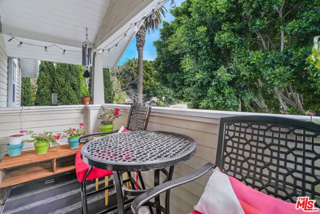 4224 Madison Avenue, Culver City CA: https://media.crmls.org/mediaz/f260ef85-4125-4b7e-97d6-ba5bbfaed18b.jpg