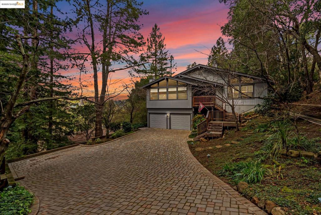 3934 WOODSIDE COURT