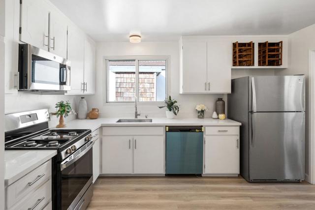 15 Eastridge Circle, Pacifica CA: https://media.crmls.org/mediaz/f2610396-e2c1-49fc-811c-d176dfd56ae8.jpg