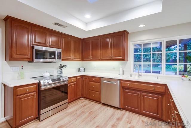 16657 Valle Verde Rd, Poway CA: https://media.crmls.org/mediaz/f2613fbd-6d7e-4b7c-8bf9-3fd8b1bb63c2.jpg