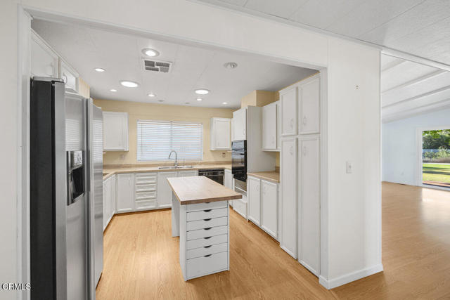 232 Talud Terrace Terrace, Camarillo CA: https://media.crmls.org/mediaz/f261e525-d000-4cf6-9278-f2731544b461.jpg