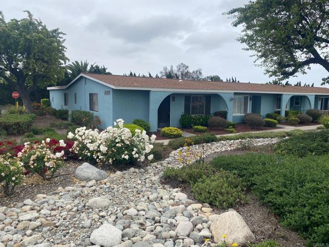 3542 Pear Blossom Circle, Oceanside CA: https://media.crmls.org/mediaz/f261f0c3-081d-4188-b301-5d65721f1466.jpg