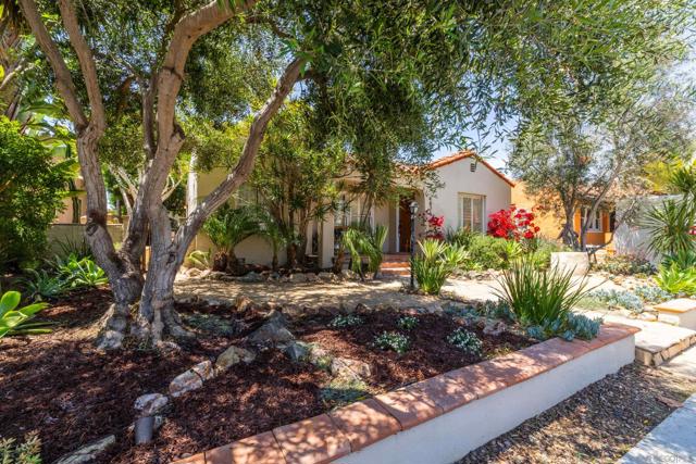 4826 Biona Dr, San Diego CA: https://media.crmls.org/mediaz/f261f568-a589-4b7a-9d03-6e96709dfad0.jpg