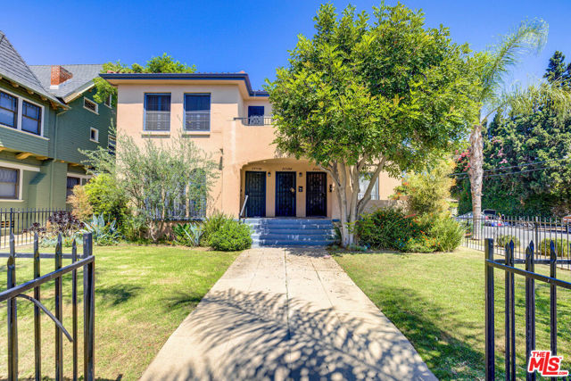 2656 Kenwood Avenue, Los Angeles CA: https://media.crmls.org/mediaz/f262b5c5-19c2-4d9e-a3bd-62ab10836687.jpg