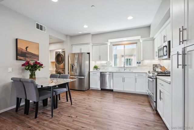 219 Antoni Gln, Escondido CA: https://media.crmls.org/mediaz/f262b69a-0fac-4551-8b87-9f6cde54e7ee.jpg