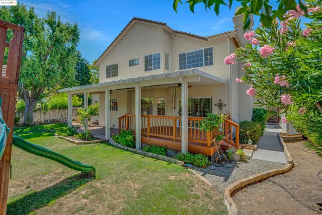 805 Devonshire Loop, Brentwood CA: https://media.crmls.org/mediaz/f263646e-c624-4ee0-9c56-4a92a9b0020b.jpg