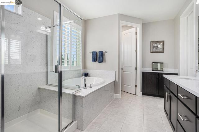 525 Stone Mountain Dr, Oakley CA: https://media.crmls.org/mediaz/f264385a-c391-415b-868d-5216432fa39f.jpg