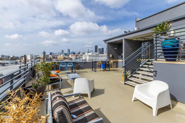 825 E 4th Street, Los Angeles CA: https://media.crmls.org/mediaz/f264743f-16e7-4403-8375-dd8685e680b2.jpg