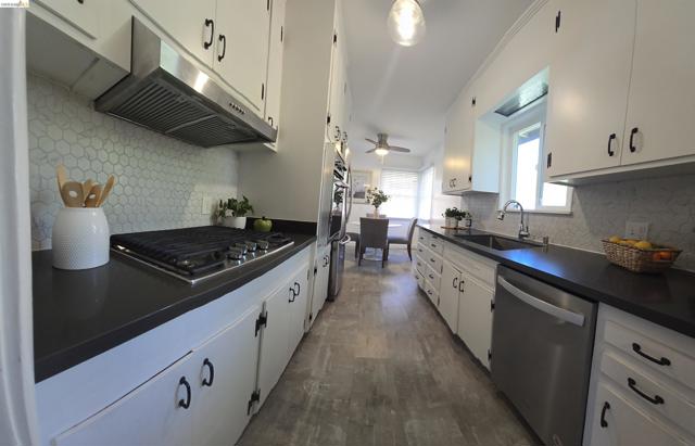 1142 Oakwood Ave, Vallejo CA: https://media.crmls.org/mediaz/f2649154-7f5d-48af-8988-2c348e12bdb5.jpg