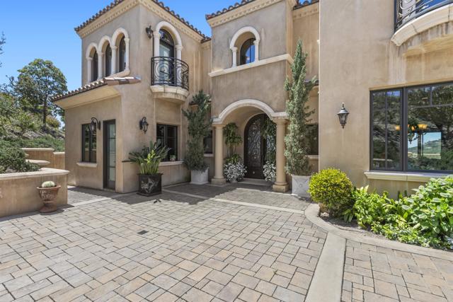 Detail Gallery Image 1 of 28 For 8039 El Cielo, Rancho Santa Fe,  CA 92067 - 5 Beds | 6/1 Baths
